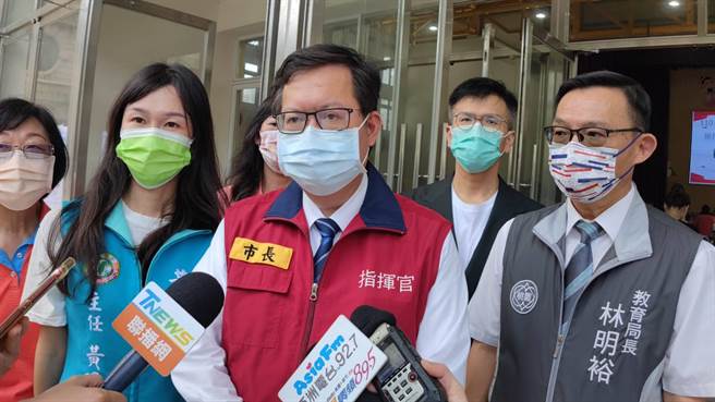 桃園市長鄭文燦受訪表示，若BNT全部接種達到百分之百，還會剩下10萬劑。（賴佑維攝）