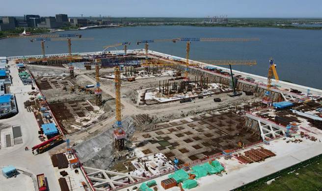 上海浦东新区西岛金融中心项目建设工地。（摘自新华社）