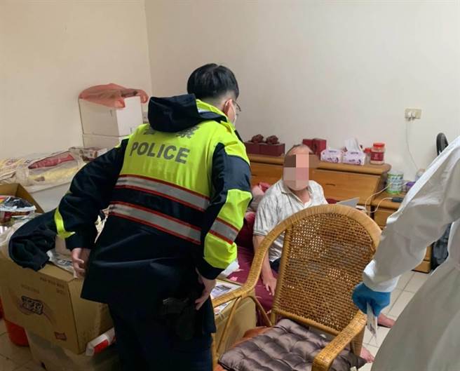 桃園市大園區一名獨居老翁昨日突然與外界失去聯繫，友人嚇得急忙報警求助。（大園分局提供／蔡明亘桃園報導）