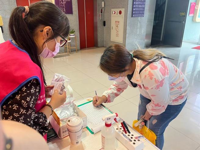 基隆市社会处免费提供全市托婴中心及居家托育人员每人3剂快筛试剂。（基隆市社会处提供／张志康基隆传真）