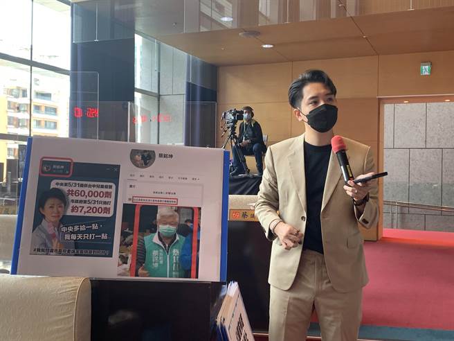 中央今天起開設大型疫苗接種站，市議員羅廷瑋關心是否影響原本撥給台中市的疫苗數量。(林欣儀攝)