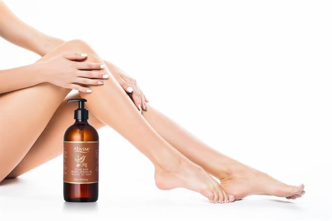  Abysse茴香紧实美体按摩精油 使用起来清香好延展，成份天然有感，作为紧实肌肤美体保养非常适合。（Abysse提供） 