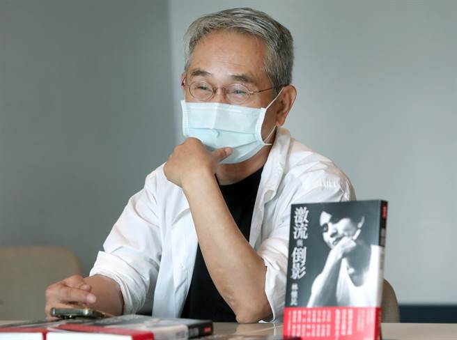 林怀民今日举行散文集《激流与倒影》发表会，席间忆及老友吴清友。（郑任南摄）