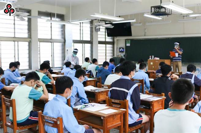 今年国中教育会考试场状况。（教育部提供）