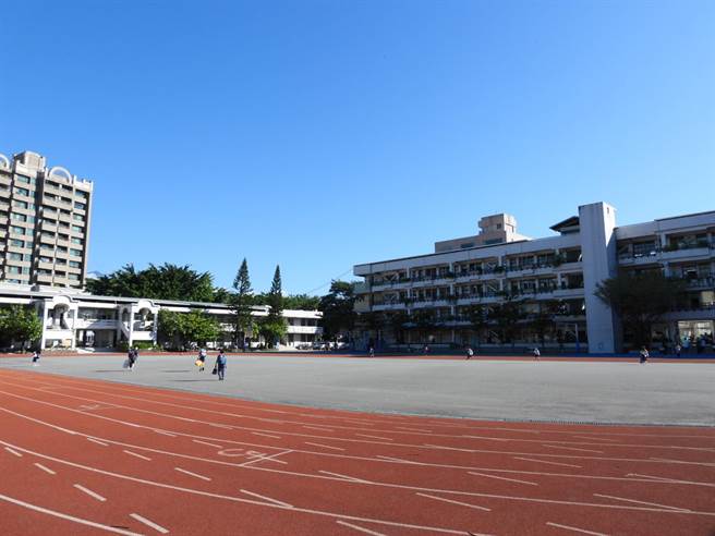 花莲县内高中以下学校5月30日至6月2日止暂停实体授课，改採线上教学，县府教育处目前正评估规画是否延长，会以最快速度公告。（罗亦晽摄）