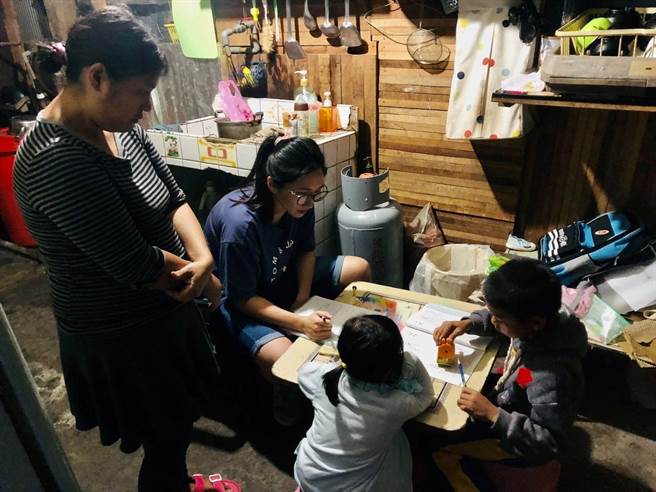 为了让弱势孩童的课业学习不因家庭资源匮乏而中断，家扶基金会展开「好好读书计画」。（家扶基金会提供／林良齐台北传真）