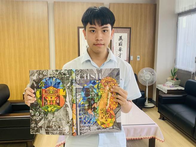中興高中吳文譯錄取中國醫藥大學牙醫系，畢業紀念冊封面也是由他設計。（廖志晃攝）