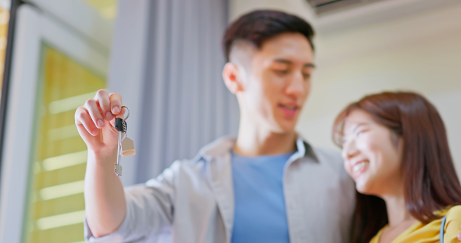 1名網友稱父親留下6棟房產給他，他1棟自住、1棟開飲料店，其餘4棟全未在學區，用來租人，有網友問這樣的條件「算有上進心嗎？」（示意圖，達志影像/shutterstock）