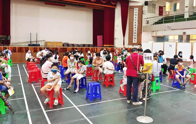 屏縣高中以下遠距教學延至6月12日。(屏縣府提供)