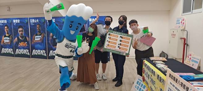 高雄在地职业篮球队「高雄全家海神」，跨界与高雄市政府警察局合作，前由该队本土球星胡珑贸及外籍球星亚歷山大担任本局反毒大使