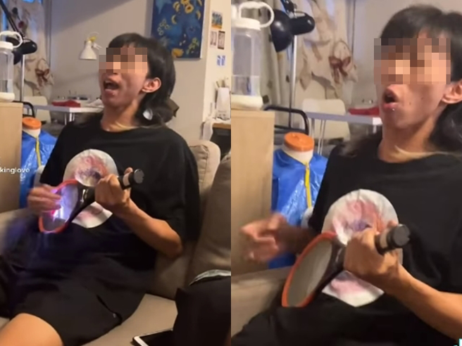 网路上有人分享1段抖音影片，1名男子竟拿电蚊拍当作当作电吉他，手指不断冒出电光，表情痛苦地演唱《hotel California》。（翻摄自脸书「爆废公社」）
