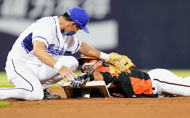 统一狮陈杰宪盗垒成功。（资料照，统一狮提供））