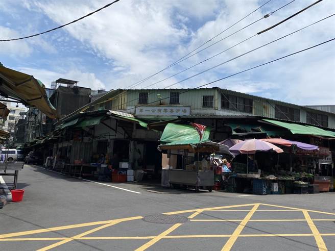 桃园市杨梅区第一公有零售市场拥有多年歷史，针对市场集中计画，多间摊商表示不愿搬迁。（蔡明亘摄）