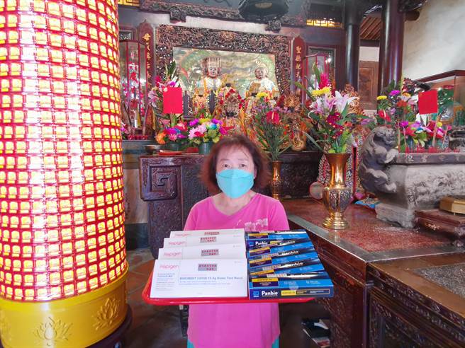 台南市善化慶安宮今年端午節將發送快篩試劑。(劉秀芬攝)