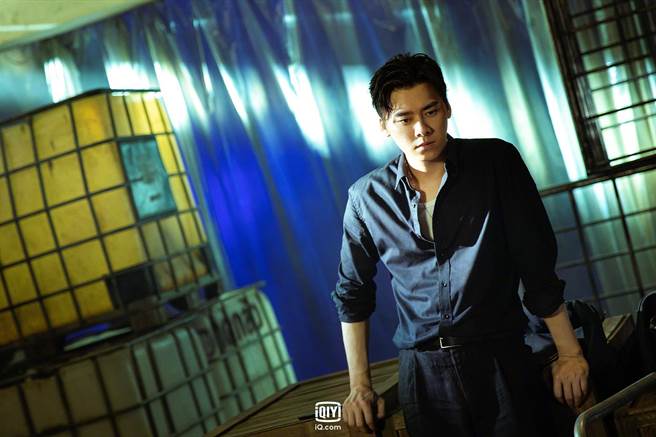 李易峰展拋臉式演技，穿梭六身份。（愛奇藝國際提供）