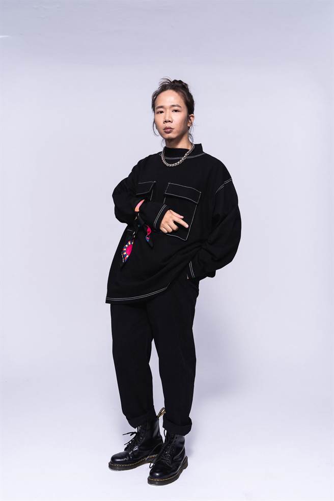 张伍以《黄昏》专辑入围本届金曲最佳台语男歌手奖。（Robokatz提供）