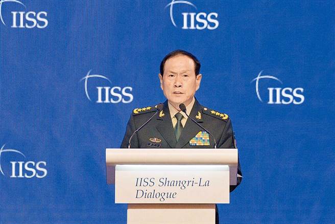 大陆防长魏凤和有望于香格里拉对话期间，与美国防长奥斯汀会面。图为魏凤和2019年出席第18届香格里拉对话并发言。（图／新华社）