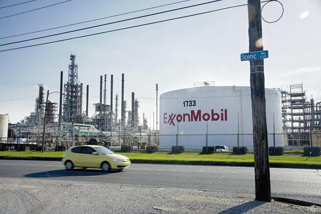 各国炼油厂因种种原因难以提升产能，今年全球燃料油供不应求的问题更加严重。图／路透