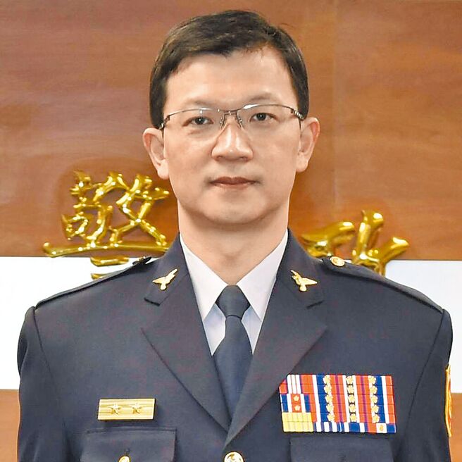 新竹某科技公司罗姓副总开车撞死人，扯出分局长陪做笔录等争议，警政署认为竹县警局处分过轻，昨将刑事局副局长黄家琦（见图）、新埔分局长林英煌各记过2次，竹县刑大副大队长吴仁志记过1次。（本报资料照片）