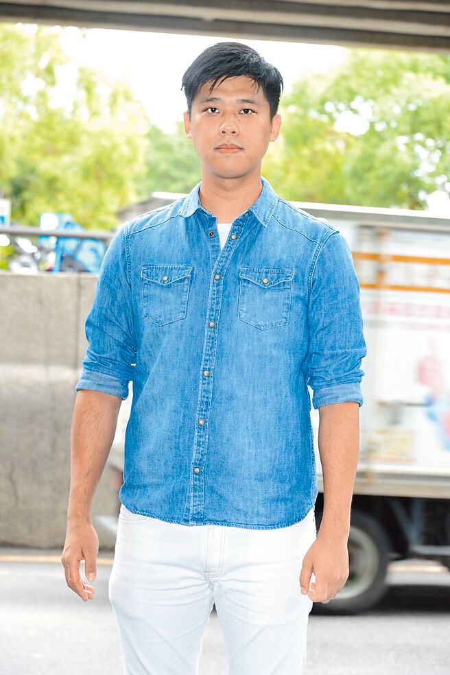 葛斯齐（见图）昨晚秀出3张汪小菲与不同女子的亲密照。（池宗玲摄）