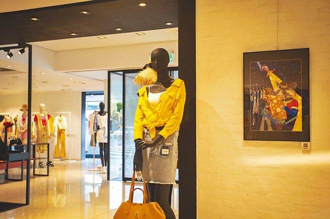 艺术家陈姵含至2日止于iROO台北光復门市举办个展。（iROO提供）