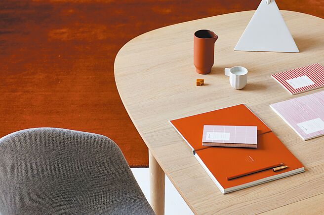 購物網站Pinkoi推出「小人物大品牌設計節」，以日常美學出發，邀生活職人公開各地熱賣選物（見圖），並於即日起至19日祭出「海外設計免運直送」、「滿千現折百」、「滿額抽整筆訂單免費」等好康優惠。（Pinkoi提供）