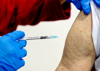 打過疫苗也一樣 美老人新冠死亡率現驚人趨勢 專家直指2原因
