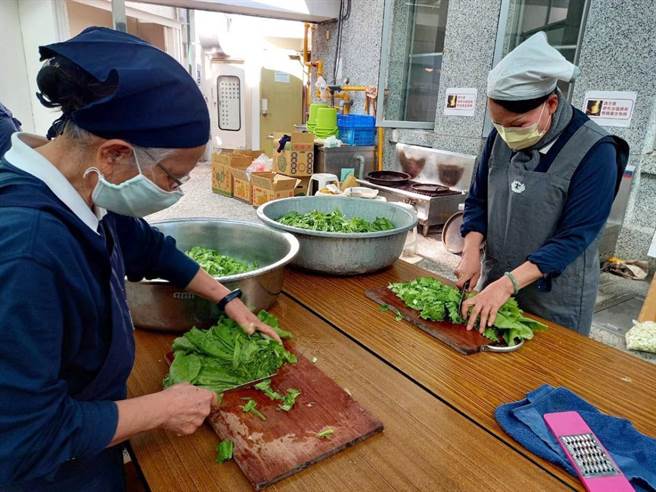 慈济基金会建议大家尝试自己备餐，真正实现健康目标～以食为药、吃回健康！（慈济基金会丰原静思堂提供）