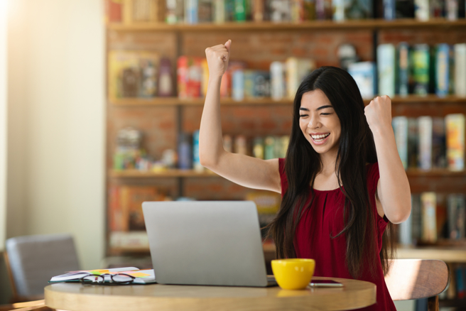 生肖属羊、牛、鸡、马的人今年运势顺遂，只要肯努力打拚，事业上将有满意的收穫。（示意图／shutterstock）