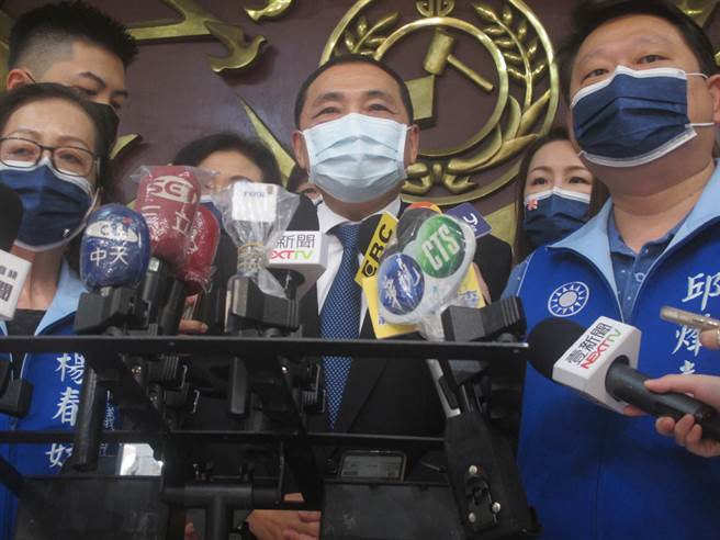 新北市長侯友宜表示，我們會盡全力提供相關資料給恩恩父親，一切以家屬的需求為主。（陳慰慈攝）