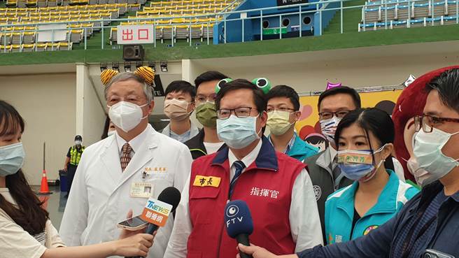 桃園市長鄭文燦表示，將協助認定為舊案，不影響後續醫療。(賴佑維攝)