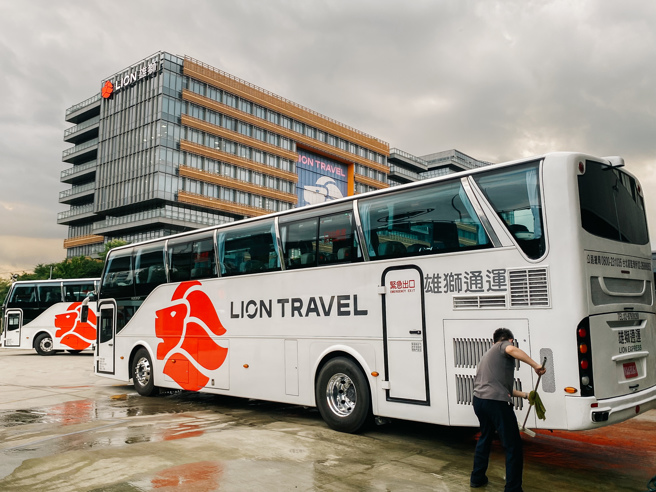 專家評估7月上旬可全面解封，旅遊業嗅到重生商機，雄獅甚至招募新血加入。（郭吉銓攝）