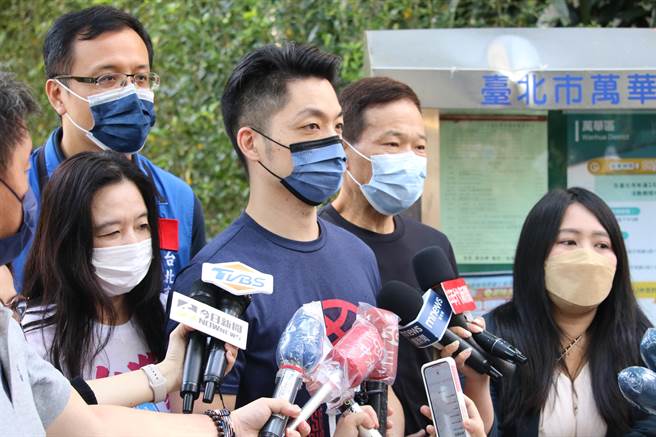 蒋万安今出席万华区福音里端午节活动。（杨亚璇摄）