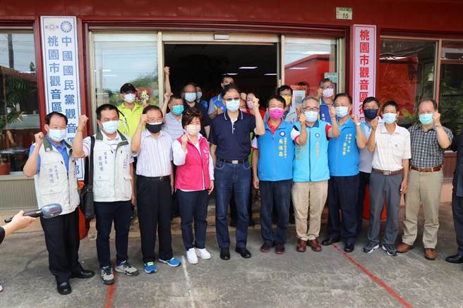 目前觀音區2席議員均為民進黨籍，在地里長高喊要讓藍天再現。（蔡明亘攝）