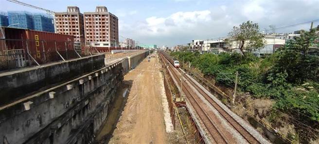 鳳鳴簡易臨時站預計2024年11月啟用。（陳慰慈攝）