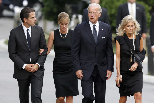 圖左二為美國總統拜登次子韓特首任妻子布勒。(圖／美聯社)