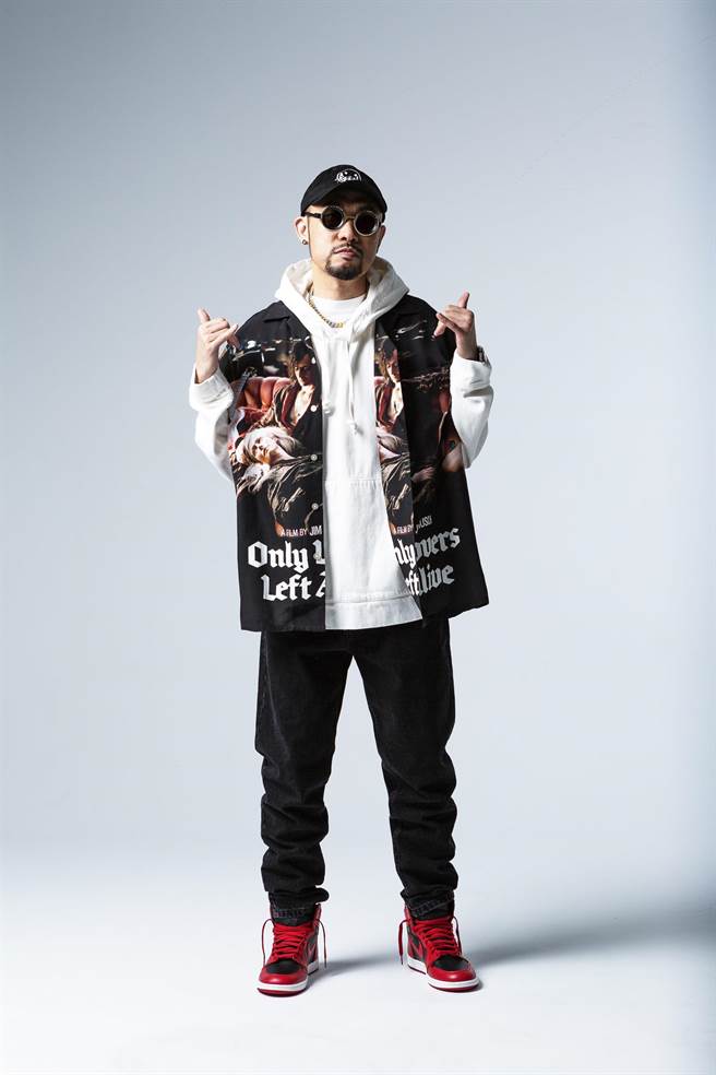 熱狗推出新歌，開心分享作品進入元宇宙世界。（本色音樂提供）