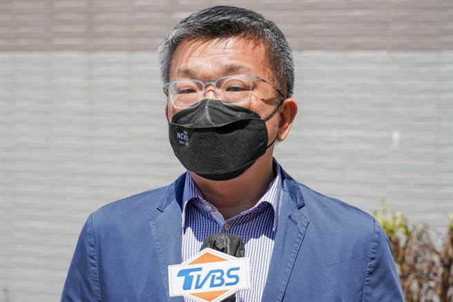 蔡其昌今天受访时说，大家质疑的是台中市校园的施打率，「我们在讲东，卢市长在扯西」？（蔡其昌服务处提供）