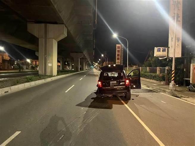 张姓督察酒驾，在仁武区发生交通事故。（翻摄照片／高雄洪靖宜传真）