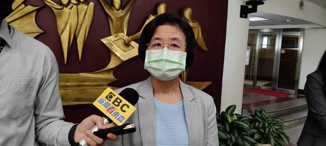 衛生局長陳潤秋表示，恩恩父親希望能拿到錄音檔，但消防局也解釋涉及個資，希望他當場聽取不要攜離。（陳慰慈攝）