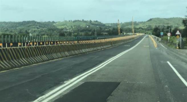 台61线西滨快速道路后龙至白沙屯段路面全部修復完毕。（苗栗县警局提供／谢明俊苗栗传真）