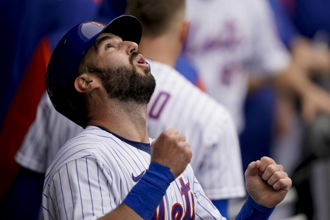 大都会Tomas Nido庆祝得分。（美联社）