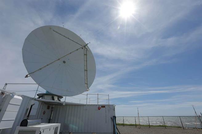 台美合作的「雷达气象站」进驻港南运河。（新竹市政府提供／王惠慧新竹传真）