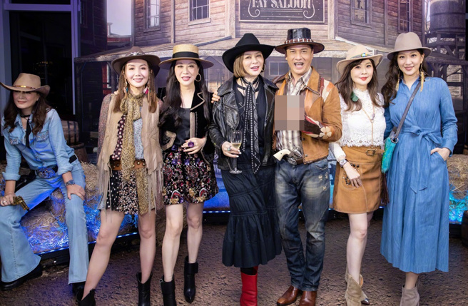 呂良偉曬出的合照中獨缺劉嘉玲身影。(呂良偉Ray微博)