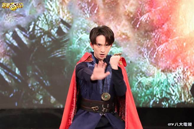 邱锋泽扮「7亿博士」。（八大提供）