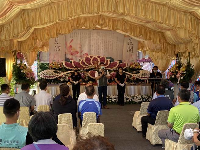 杨梅区公所携手桃园仁爱之家，为无依亡者举办联合树葬仪式。（杨梅区公所提供／蔡明亘桃园传真）