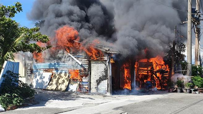 高雄市永安区永华路1间民宅于今天下午2时发生火警，现场发现1名79岁男性焦尸，已明显死亡未送医，并交由员警处理。(警消提供／林雅惠高雄传真)