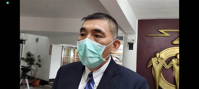 恩恩父质疑，为何1922可以提供录音檔119却不行，黄德清解释1922是行政客服电话，跟涉及个资与报案的119报案电话不同。（陈慰慈摄）