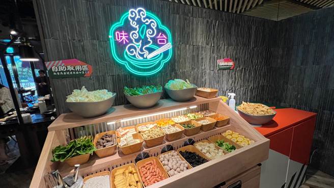 套餐均附蔬食自助吧。（柯宗纬摄）