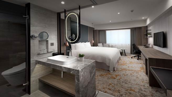 高雄福华大饭店欢庆25周年，破天荒推出「寻找异父异母双胞胎活动」，力邀与高雄福华同为民国86年6月19日出生的民眾，免费入住万元客房。（柯宗纬翻摄）